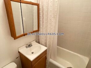 100 Myrtle St-Unit -5 in Boston, MA - Building Photo - Building Photo