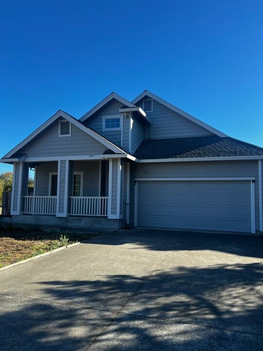 1400 Parkway Ct in Rohnert Park, CA - Foto de edificio