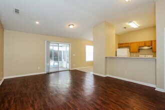 5872 Liska Dr in Jacksonville, FL - Foto de edificio - Building Photo