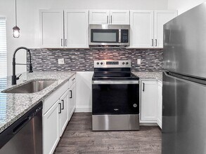 438 Gulf St in San Antonio, TX - Foto de edificio - Building Photo