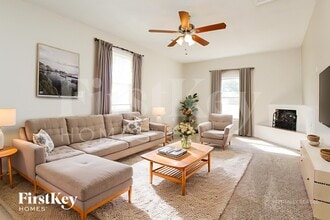 303 Longstreet St in Summerville, SC - Foto de edificio - Building Photo