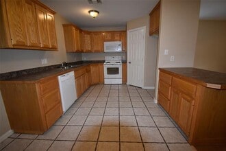 704 S Dewey Ave in Sherman, TX - Building Photo - Building Photo
