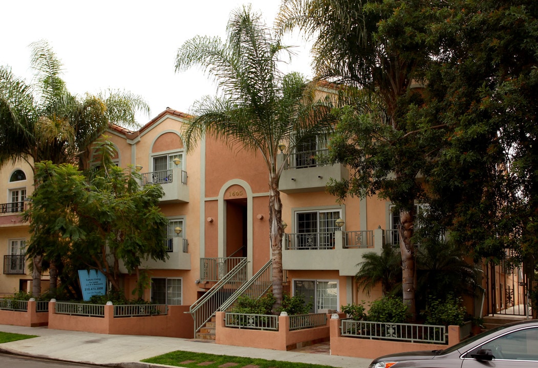 Stoner Homes in Los Angeles, CA - Building Photo