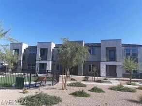 8025 Krautrock Ave in Las Vegas, NV - Building Photo - Building Photo