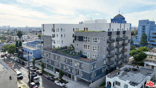 property at 1325 N New Hampshire Ave