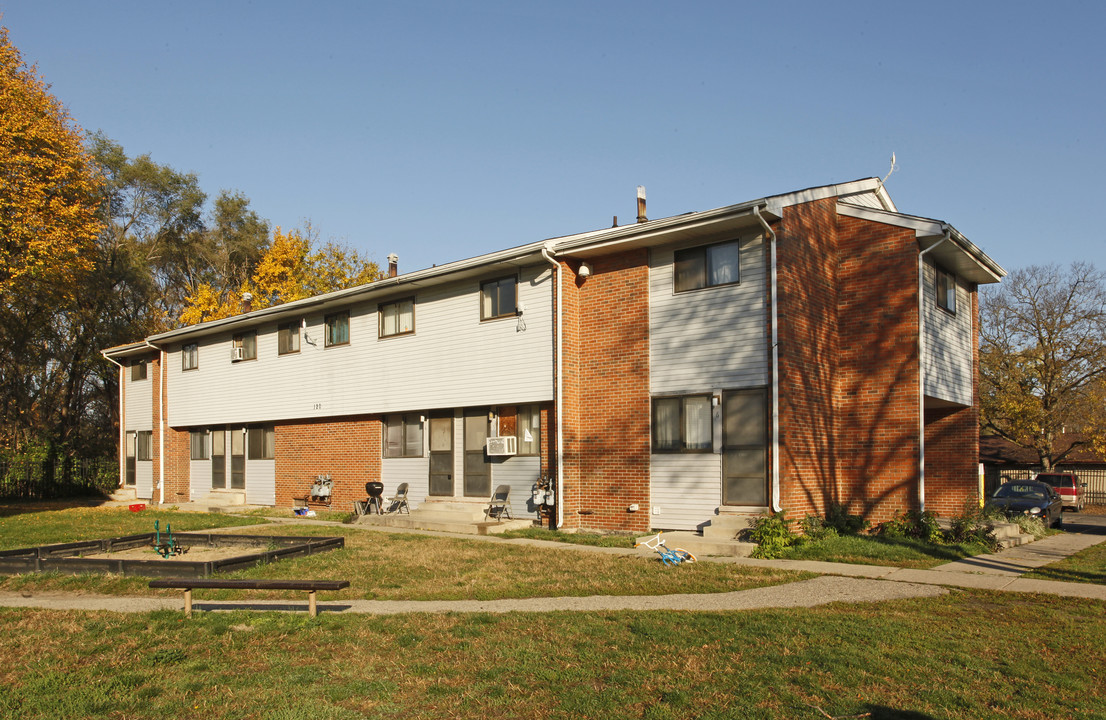 Hollow Creek in Ypsilanti, MI - Building Photo