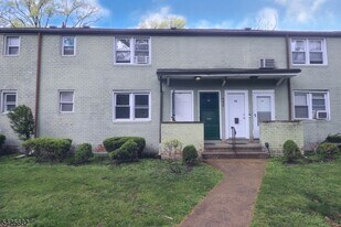 592 Sherman Ave in Roselle, NJ - Building Photo