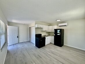 4694 16th Ave S in St. Petersburg, FL - Building Photo - Building Photo