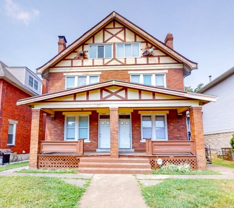 1667 Summit St in Columbus, OH - Building Photo
