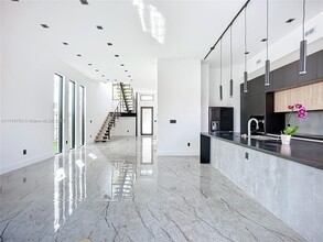 3069 SW 27th Ter in Miami, FL - Building Photo - Building Photo