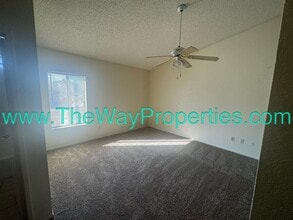10660 Cottonwood Ave in Hesperia, CA - Building Photo - Building Photo