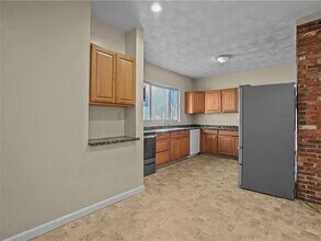 237 Pontiac Ave in Cranston, RI - Building Photo - Building Photo