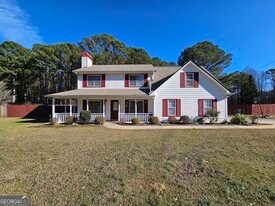 611 Lora Smith Rd in Newnan, GA - Building Photo