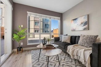 15795 Croydon Dr in Surrey, BC - Building Photo - Building Photo
