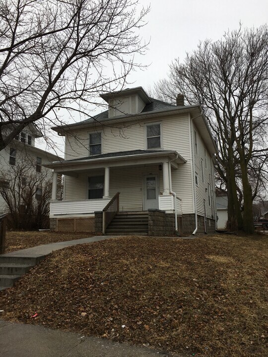122 N 35th St in Omaha, NE - Building Photo