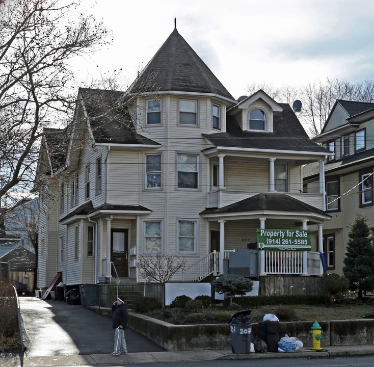 207 Central Ave in White Plains, NY - Foto de edificio