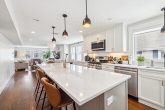 127 Ten Hills Rd in Somerville, MA - Building Photo - Building Photo