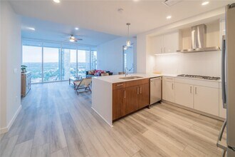 301 West Ave in Austin, TX - Foto de edificio - Building Photo