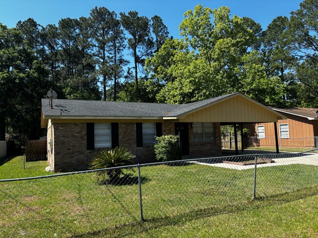 709 Fleming Rd in Hinesville, GA - Building Photo - Building Photo