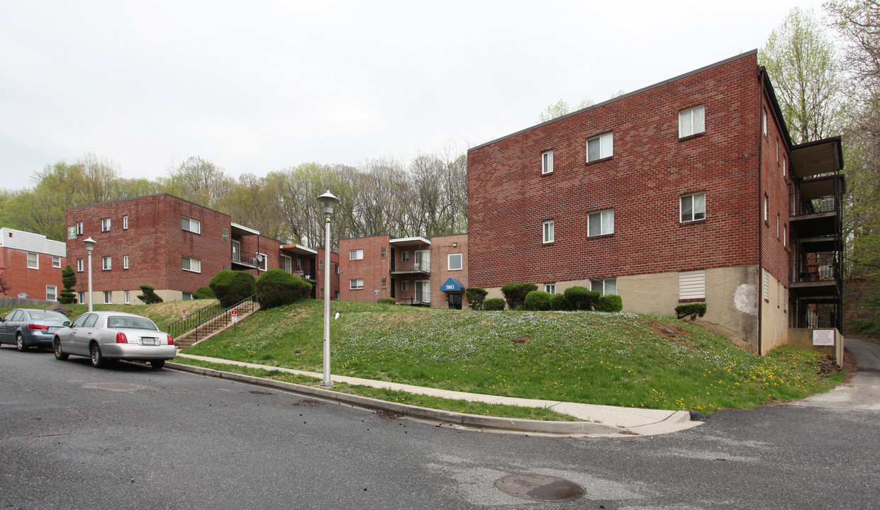 Surrey Oaks Apartments in Baltimore, MD - Building Photo