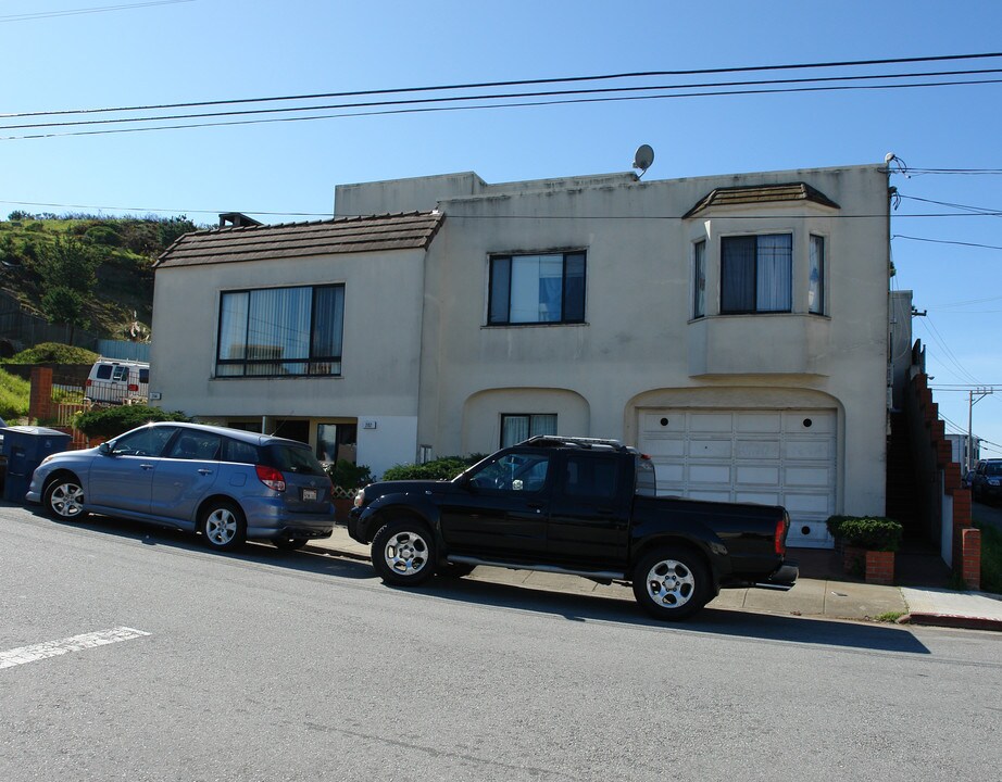 200-204 Wellington Ave in Daly City, CA - Building Photo