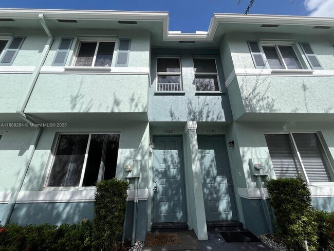 1932 Alamanda Way in Riviera Beach, FL - Foto de edificio - Building Photo