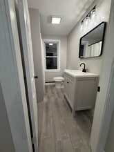 119 Wales St, Unit Apt 2 in Cranston, RI - Foto de edificio - Building Photo