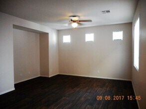 9260 Millikan Ave in Las Vegas, NV - Building Photo - Building Photo