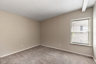 Amherst Oaks in Dallas, TX - Building Photo - Interior Photo