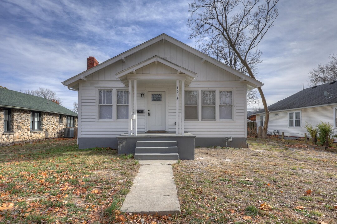 1603 S Murphy Ln in Joplin, MO - Building Photo