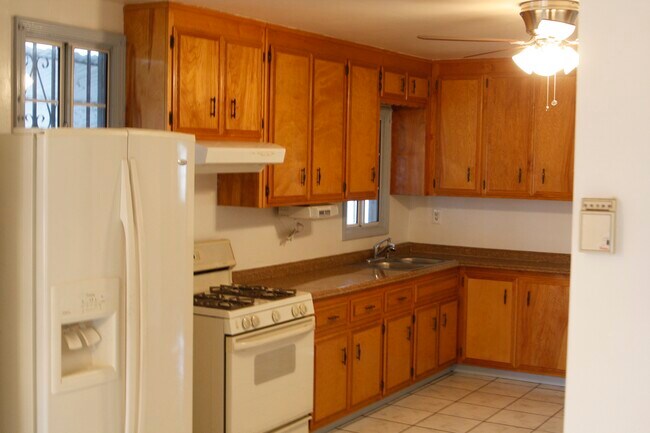 4019 E 16th St in Oakland, CA - Building Photo - Building Photo