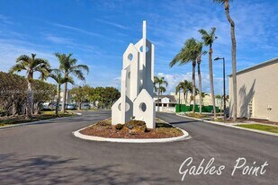 6840 SW 45th Ln in Miami, FL - Building Photo