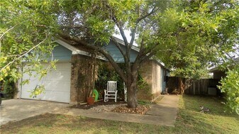 825 Mica Ln in Leander, TX - Building Photo