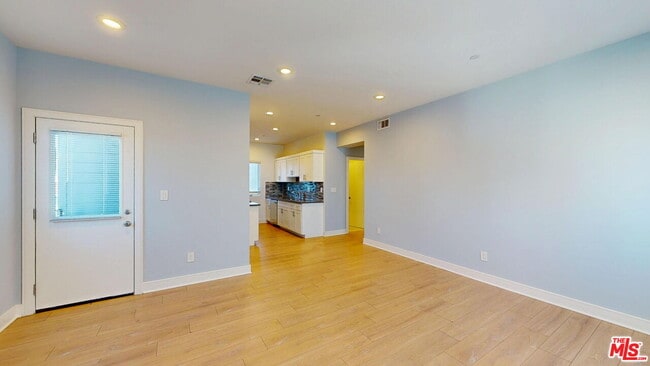 146 1/2 Rosemont Ave in Los Angeles, CA - Foto de edificio - Building Photo