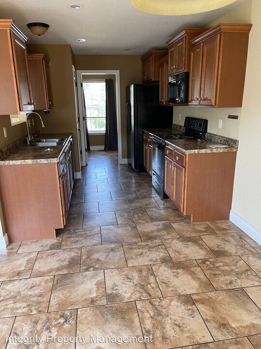 16185 Hershey Dr Photo