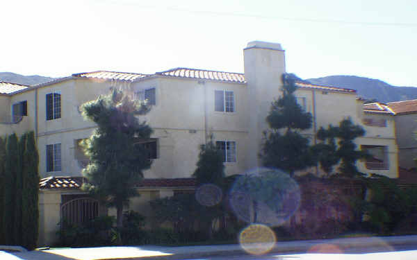 Twin Oaks Senior Apartments in Verdugo City, CA - Foto de edificio - Building Photo