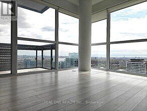 39 Roehampton Ave in Toronto, ON - Building Photo - Building Photo