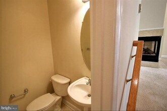 903 Crestfield Dr in Rockville, MD - Building Photo - Building Photo