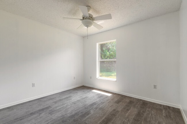 property at 3214 Juniper Dr
