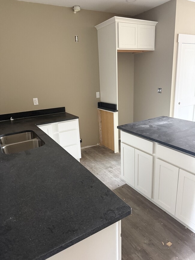 6290 Davis Creek Rd in Barboursville, WV - Building Photo - Building Photo