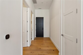 2425 Peachtree Rd in Atlanta, GA - Building Photo - Building Photo