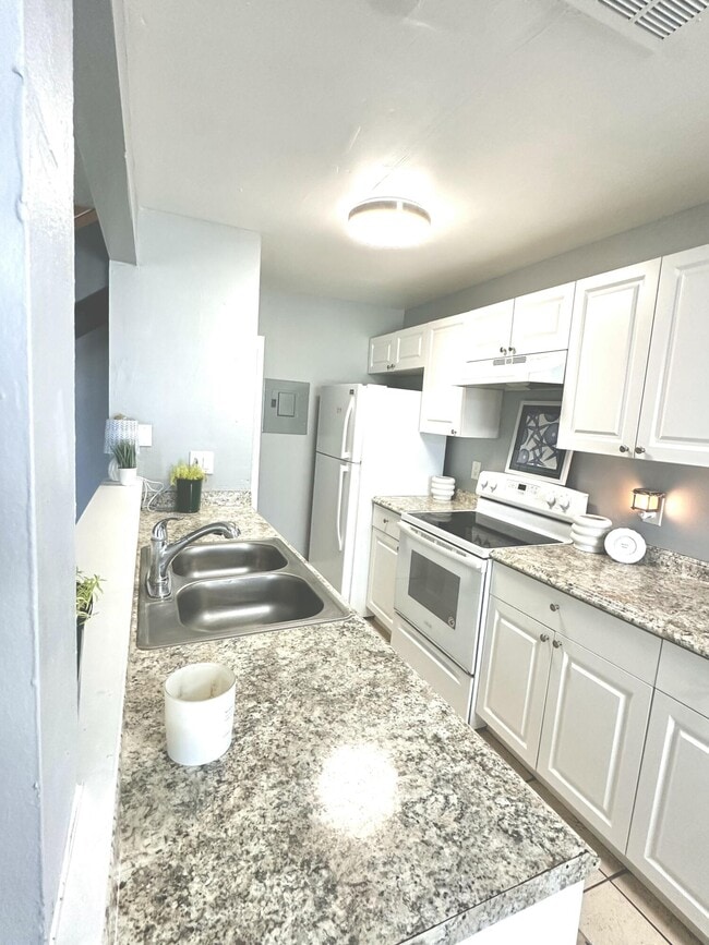 property at 824 E Tiffany Dr