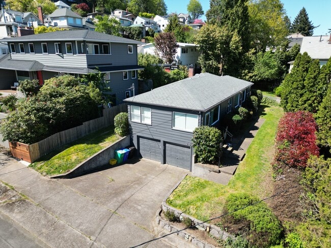 13-15 SW Bancroft St, Unit 15