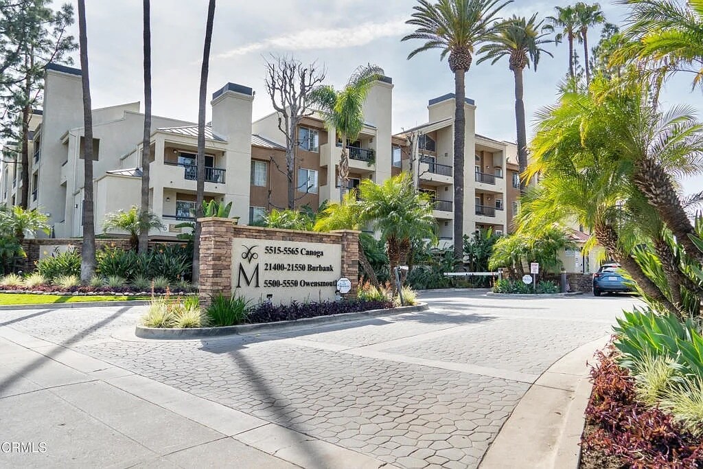 5520 Owensmouth Ave in Los Angeles, CA - Building Photo