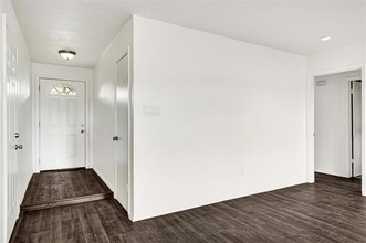 5010 Apple Blossom Ln in Friendswood, TX - Foto de edificio - Building Photo