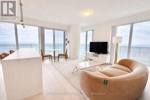 88 Harbour St in Toronto, ON - Building Photo