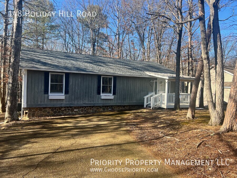 148 Holiday Hill Rd in McGaheysville, VA - Building Photo