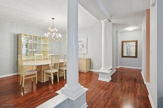 806 Holly Ln in Cedar Grove, NJ - Building Photo - Building Photo