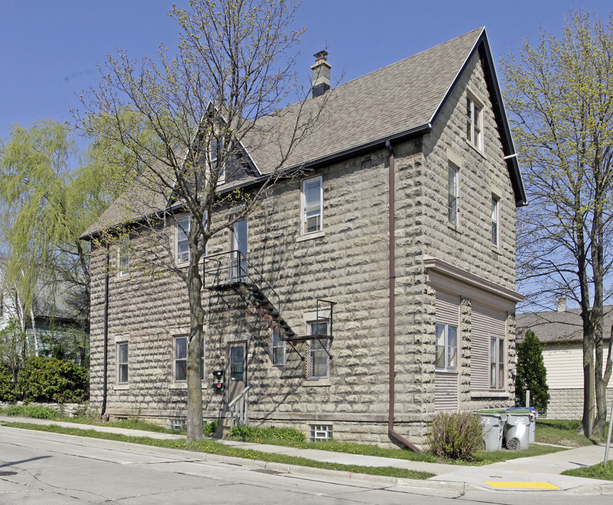 730 E Meinecke Ave in Milwaukee, WI - Foto de edificio