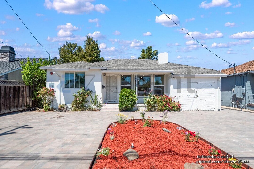 819 Eighth Ave in Redwood City, CA - Building Photo